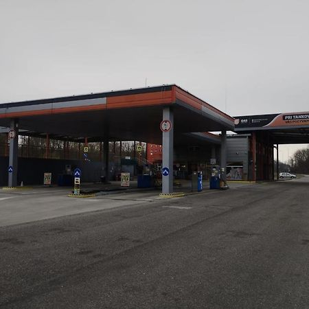 Gas Truck Centrum Holíč 외부 사진
